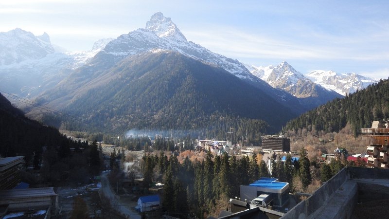 Предлагаем вам апартаменты класса люкс в известном горнолыжном курорте Кавказа. Центр горнолыжного курорта Домбай. Апарт-отель «Вершина»