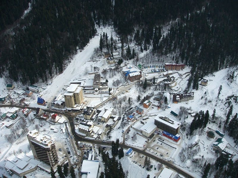 Предлагаем вам апартаменты класса люкс в известном горнолыжном курорте Кавказа. Центр горнолыжного курорта Домбай. Апарт-отель «Вершина»