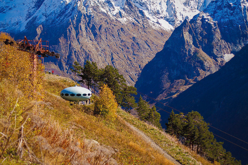 Предлагаем вам апартаменты класса люкс в известном горнолыжном курорте Кавказа. Центр горнолыжного курорта Домбай. Апарт-отель «Вершина»