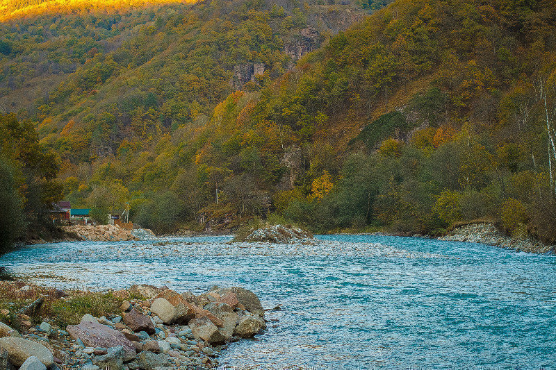Предлагаем вам апартаменты класса люкс в известном горнолыжном курорте Кавказа. Центр горнолыжного курорта Домбай. Апарт-отель «Вершина»