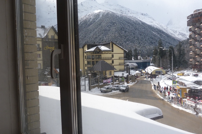 Предлагаем вам апартаменты класса люкс в известном горнолыжном курорте Кавказа. Центр горнолыжного курорта Домбай. Апарт-отель «Вершина»