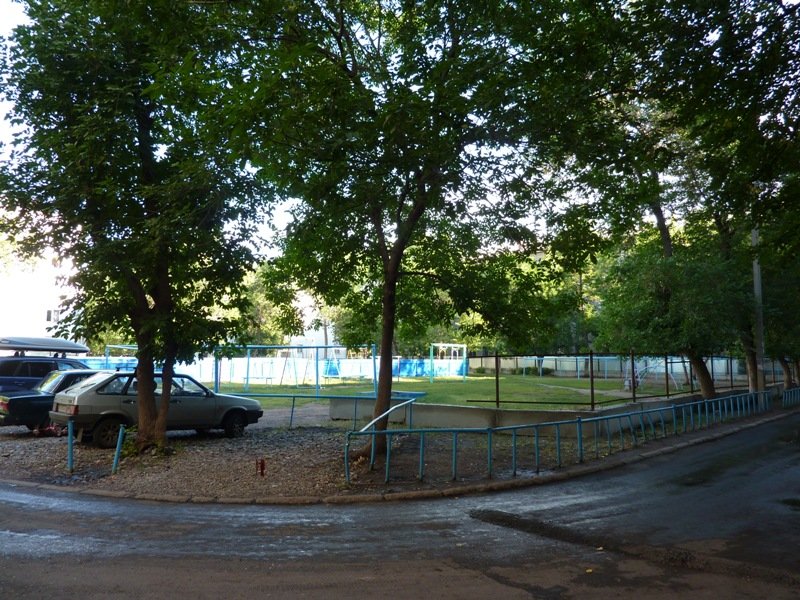 кадомцевых 10, битва за двор