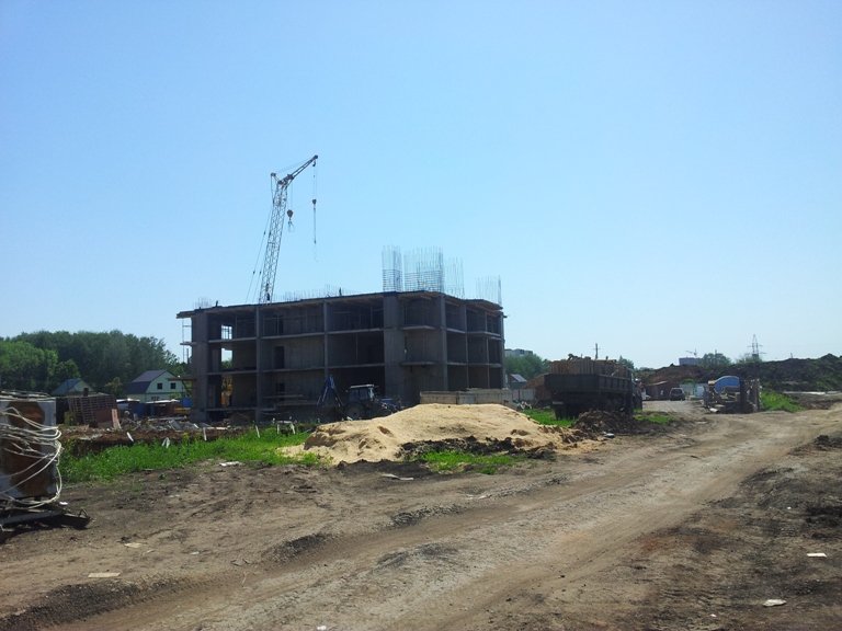 Фоторепортаж со стройплощадки в мкр. Затон, ул. Союзная-Чкалова. Июнь 2013
