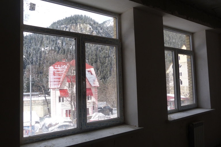 Предлагаем вам апартаменты класса люкс в известном горнолыжном курорте Кавказа. Центр горнолыжного курорта Домбай. Апарт-отель «Вершина»