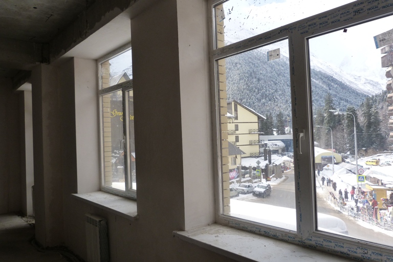 Предлагаем вам апартаменты класса люкс в известном горнолыжном курорте Кавказа. Центр горнолыжного курорта Домбай. Апарт-отель «Вершина»